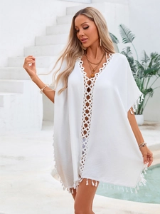 Tunique de plage blanche style bohème avec détails au crochet et bordure à franges