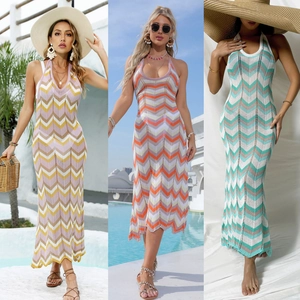 Détails de trois robes longues au crochet avec motif à chevrons pour les vacances d'été