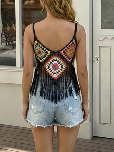 Damen Boho-Häkel-Top mit bunten geometrischen Mustern und schwarzen hängenden Fransen