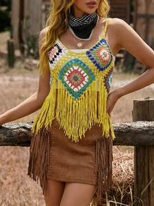 Damen Boho Häkeltop mit buntem Patchwork und langen Quasten für den Strandurlaub