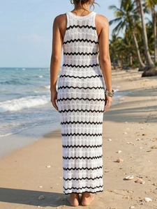 Robe longue sexy en maille crochet sans manches avec motifs vagues noires pour plage