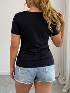 T-shirt noir grande taille pour femme à manches courtes et design évidé au dos