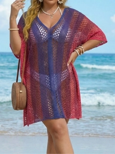 Copricostume da spiaggia a righe in maglia all'uncinetto con design traforato colorato