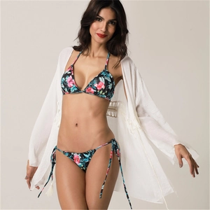 Damen Strand-Strickjacke mit Glockenärmeln und Bikini-Set mit Tropenprint