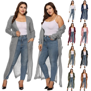 Collezione dettagliata di cardigan lunghi in maglia aperti in diverse varianti colore