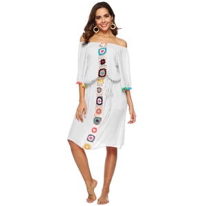 Robe Midi Bohème Épaules Dénudées pour Femmes Crochet Coloré Fleur Épissage Pompons Glands Cache-maillot Plage Robe Été