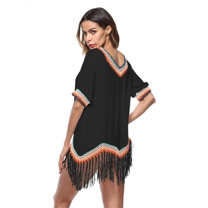 Robe de plage noire sexy avec col en V, bordures au crochet et de longues franges