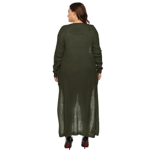 Vista posteriore del cardigan lungo verde scuro taglie forti con spacchi laterali