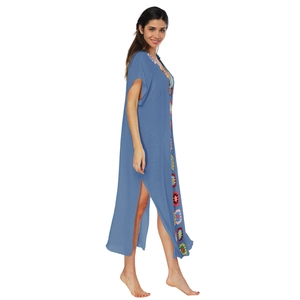 Vestido playero largo azul marino con cuello en V, flores de ganchillo y aberturas laterales