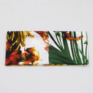 Fascia larga per yoga con stampa floreale, fiori arancioni e foglie verdi su tessuto bianco