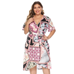Robe Midi Cache-cœur en Grandes Tailles pour Femmes Col en V Imprimé Floral Patchwork Manches Courtes Été Décontracté