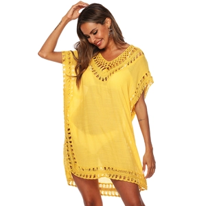 Robe de plage bohème à col en V ajouré avec dentelle au crochet de couleur jaune vif