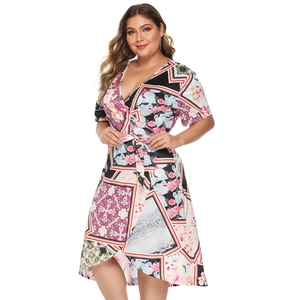 Robe portefeuille à col en V, imprimé fleuri, manches courtes et lien à la taille