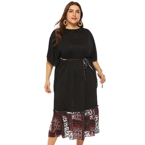 Robe d'été grande taille noire avec manches chauve-souris et ourlet fleuri bohème