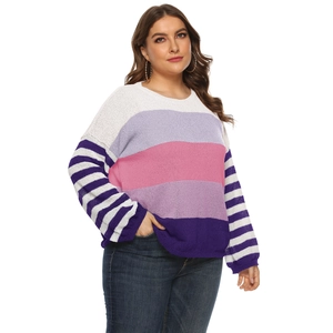 Pull en maille grande taille pour femmes avec rayures color-block en violet pastel et rose