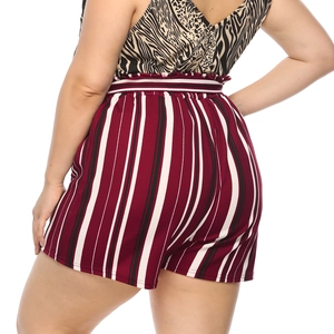 Vue arrière du short grande taille à rayures verticales rouges noires et blanches