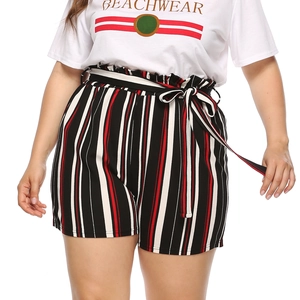 Détail du short rayé à taille haute avec ceinture à nouer ajustable pour femmes