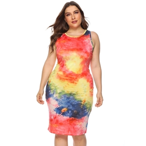 Colorful tie-dye sleeveless plus size bodycon dress for women in casual summer style