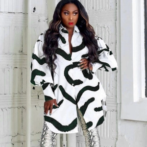 Loose white long-sleeve shirt dress with green wave print and classic collar