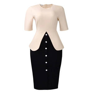 Détail d'une robe élégante avec taille à basque et boutons décoratifs blancs