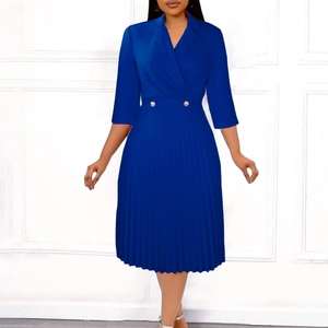 Elegantes königsblaues Plissee-Kleid mit Reverskragen und Knöpfen für den Büro-Look