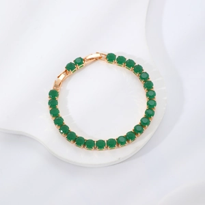 Elegant gold-plated tennis bracelet with round-cut emerald green zircons and fold-over clasp