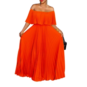 Robe longue plissée orange vif à épaules dénudées avec col à volants pour un look élégant
