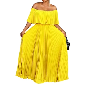 Robe longue plissée jaune vif à épaules dénudées avec élégante encolure à volants