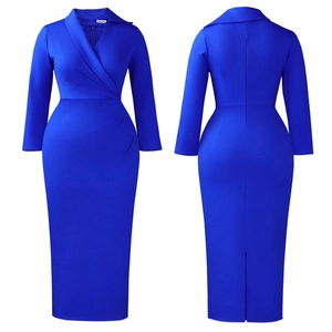 Détails de la robe crayon bleu roi avec col en V, fente arrière et coupe moulante élégante
