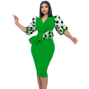 Détails de la robe vert vif élégante avec manches bouffantes en mesh à pois