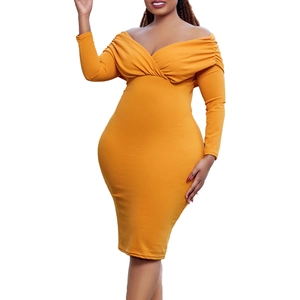 Abito longuette aderente giallo senape con scollo a V e spalle scoperte per donna