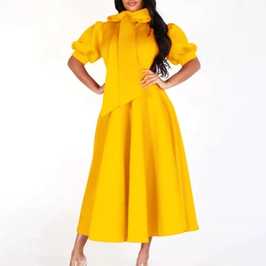 Robe midi jaune vif à manches bouffantes avec nœud élégant au col et jupe plissée en A