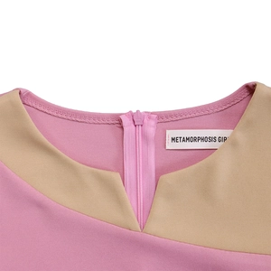 Detail of knit V-neckline with pink zipper and khaki color-block stitching design