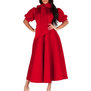Robe longue rouge élégante à manches bouffantes, grand nœud au cou et coupe trapèze