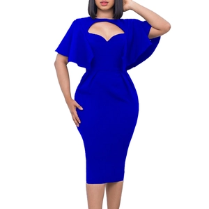Robe crayon bleu roi élégante avec manches cape et découpe au niveau de l'encolure