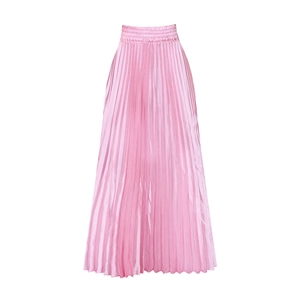 Vue détaillée d'une jupe longue plissée rose avec taille haute élastique en satin