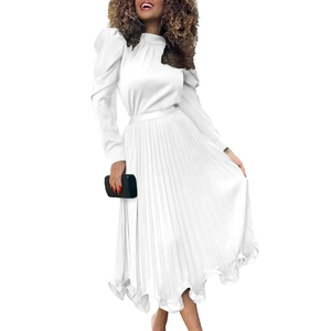 Detail of white two-piece set featuring puff sleeves and elegant pleated maxi skirt