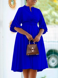 Élégante robe midi plissée bleu roi avec manches lanternes et ceinture pour femmes