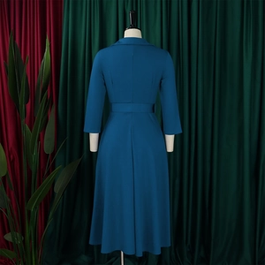 Pfauenblaues Midikleid mit Reißverschluss hinten und elegantem ausgestelltem Rock-Silhouette
