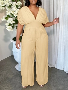 Combinaison plissée élégante à col en V profond et jambes larges en beige clair
