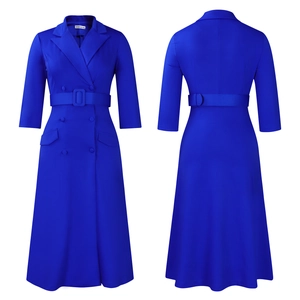 Vue avant et arrière d'une robe bleu roi à double boutonnage avec ceinture et jupe en A
