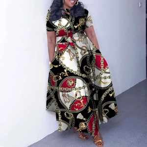 Détail de la robe grande taille avec imprimés de chaînes rétro rouges et blancs d'Afrique