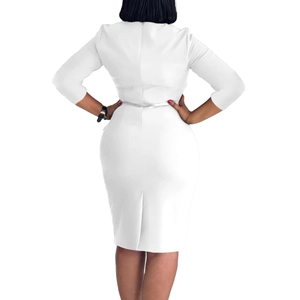 Robe midi blanche moulante élégante avec manches trois-quarts et fermeture éclair au dos