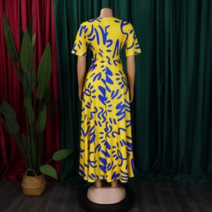 Detail view showing the back invisible zipper of this yellow dress with blue print
