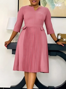 Elegant mauve V-neck pleated midi dress with three-quarter sleeves and classic waistline