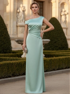 Robe de soirée longue en satin vert menthe à une épaule avec détails plissés
