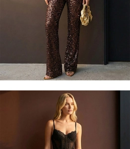 Dettaglio del bustier in pizzo nero e dei pantaloni larghi con paillettes marroni da festa