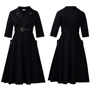 Vue détaillée de la robe midi noire avec col tailleur et ceinture à anneaux dorés