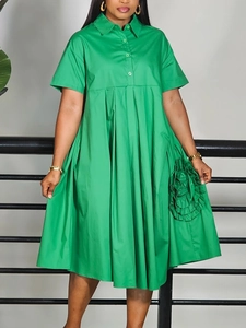 Elegant emerald green short-sleeved A-line shirt dress with 3D floral accent for women