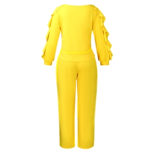 Details des eleganten hellgelben Langarmsets mit Rüschenschultern und Kordelzug an der Taille